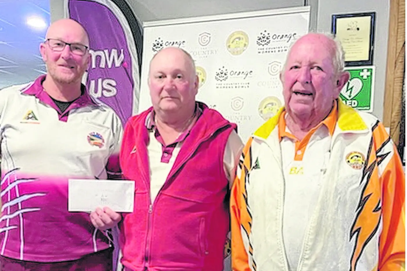 Winners of the Pairs Tournament, Anthony Brown & Frank Miercznk from Lithgow City, with Vice President Peter Baker. Photo: Supplied.