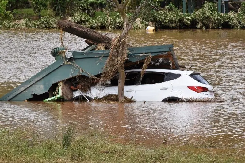 A senior meteorologist has defended a weather bureau warning minutes before a deadly flash flood. Photo: AAP/Murray McCloskey