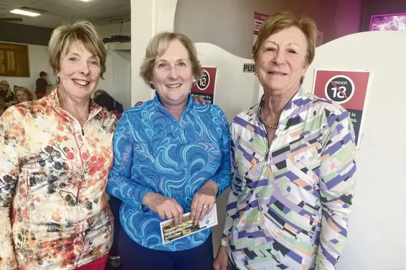 Club President Barb Chapman with winner Michelle Cutcliffe and Captain Kerry Kidd.