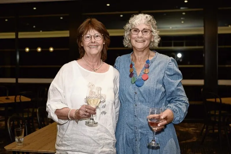 Wendy Hallinan and Robyn Pascoe.