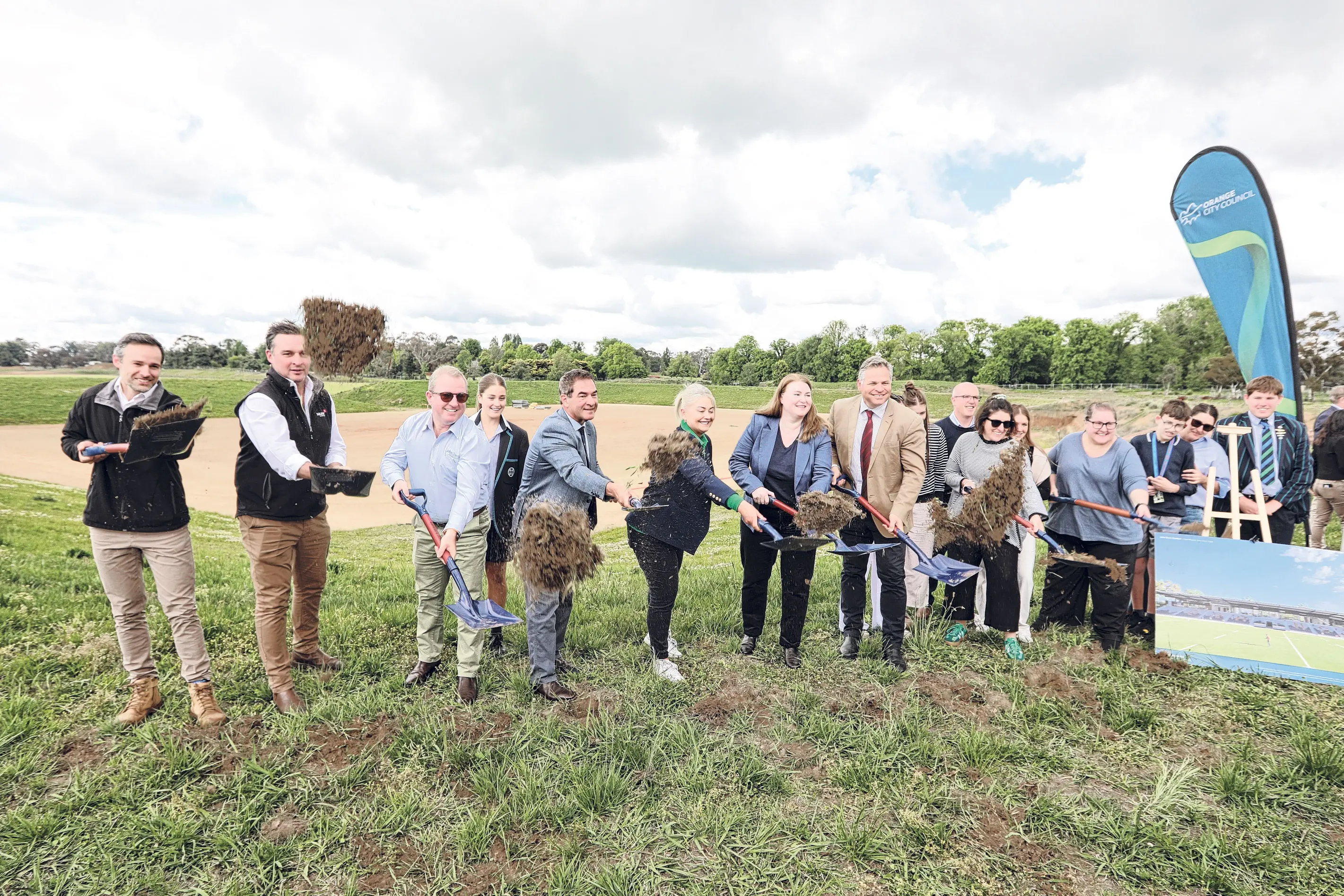 <p>NSW Minister for Regional NSW, Tara Moriarty, joined Orange Mayor Tony Mileto, Deputy Mayor Tammy Greenhalgh, Member for Orange Phil Donato, representatives of Zauner Construction, and members of the late John Davis\\u2019 family for an official sod-turning ceremony at the John Davis Stadium.</p>\\n