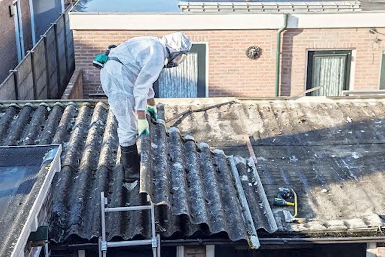 <p>Asbestos is now 100 years old, deteriorating and even more dangerous, Asbestos agency warns renovators.</p>\\n