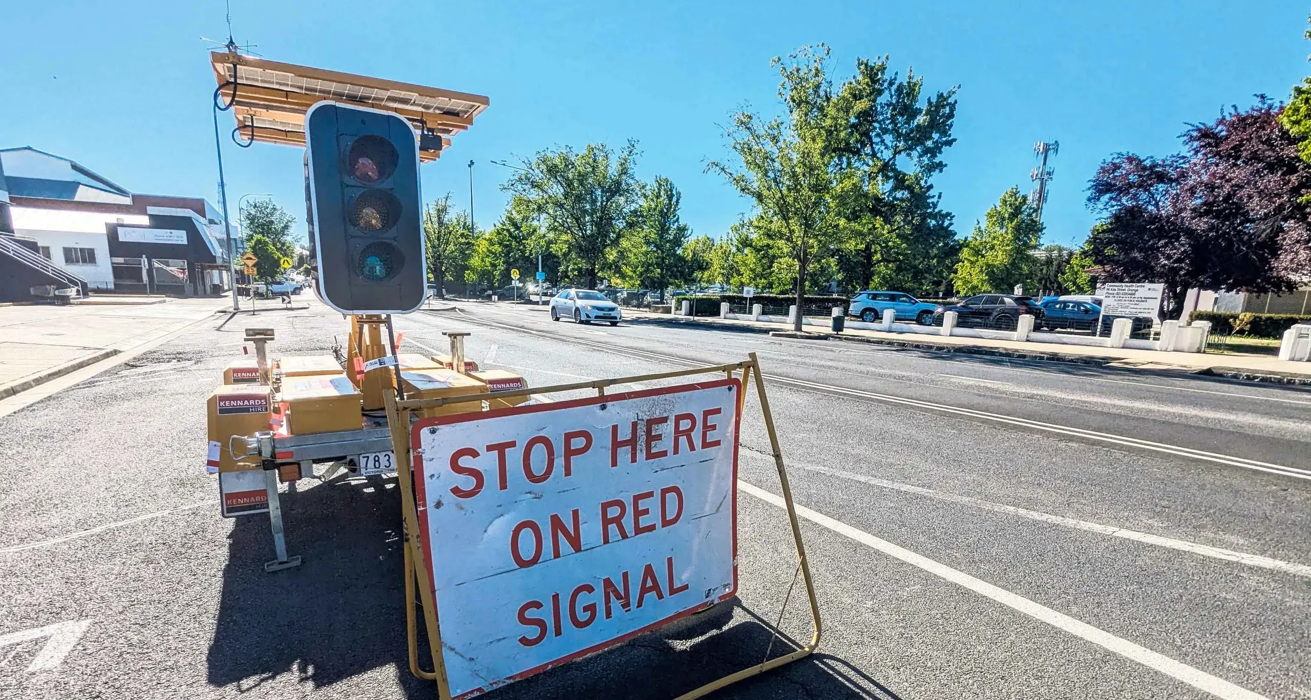 Free parking and temporary traffic light trial to temper traffic this festive season