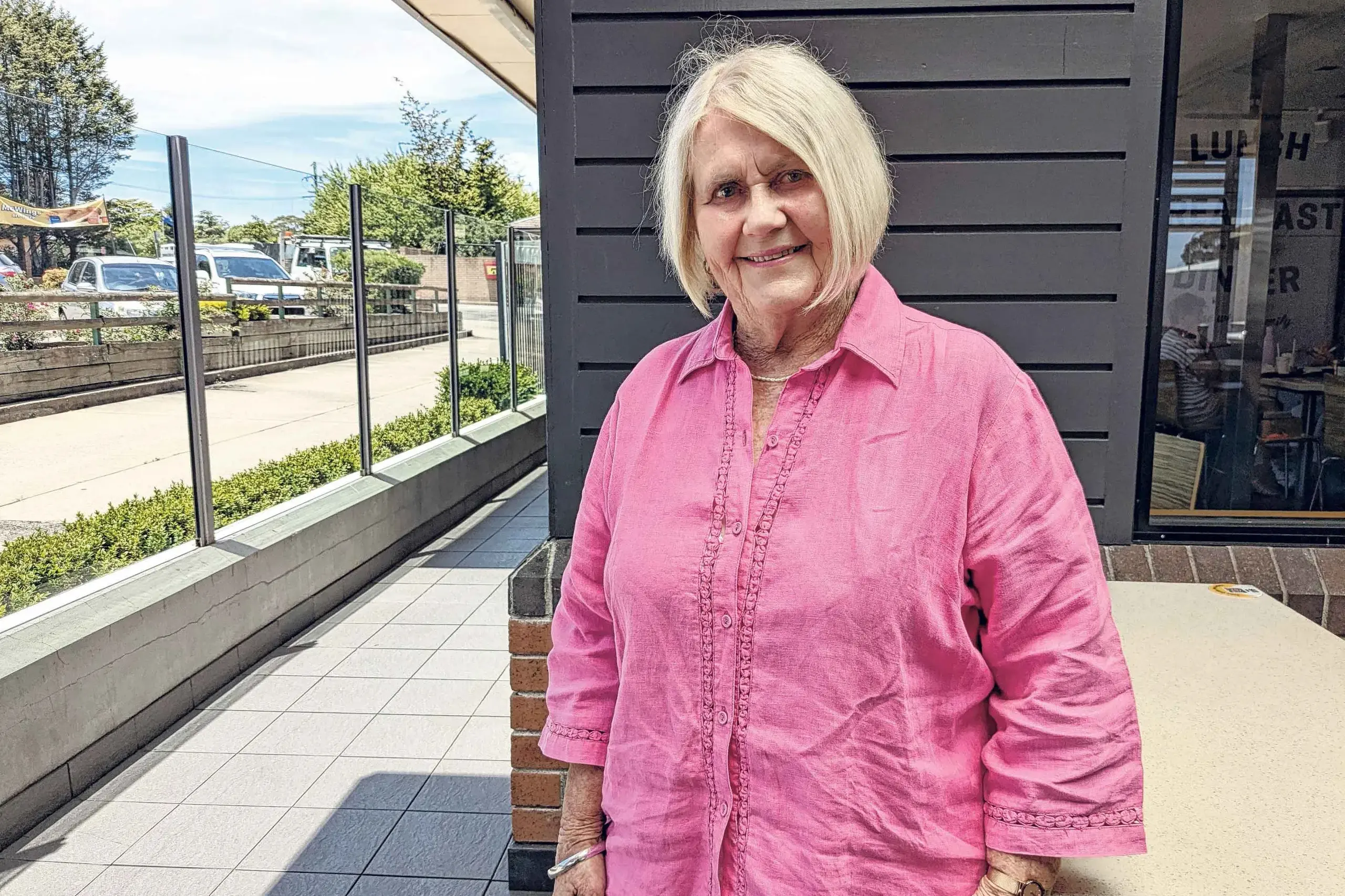 <p>\"I was absolutely thrilled and overwhelmed for somebody to do that for me!\" Dale Hazzard contacted us to thank two kind strangers who lent her a hand.</p>\\n