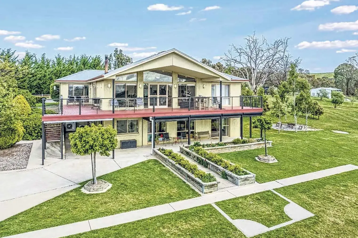 A country estate where luxury meets landscape