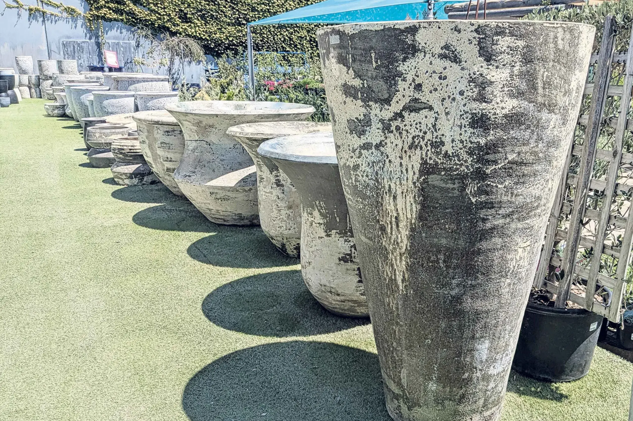 <p>Thompson\\'s has expanded the variety of pots available in their popular Thai Limestone range.</p>\\n