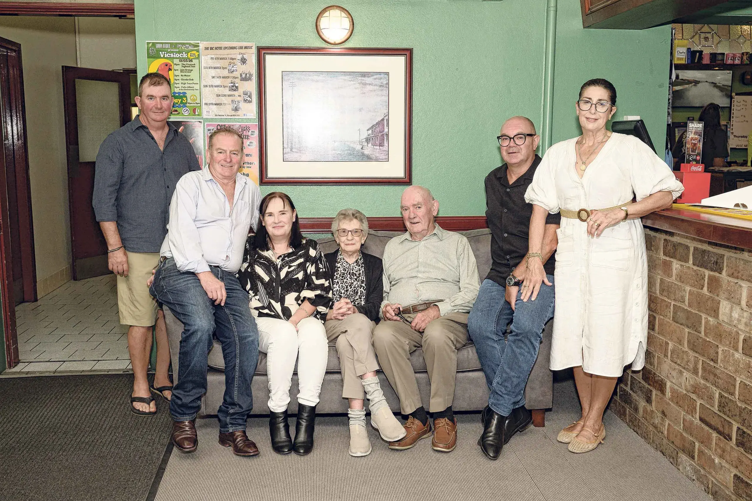 <p>Mark Kelly, Craig Wright, Naomi Wright, Kay and Bruce Kelly, Tony Kelly and Lisa Kelly.</p>\\n