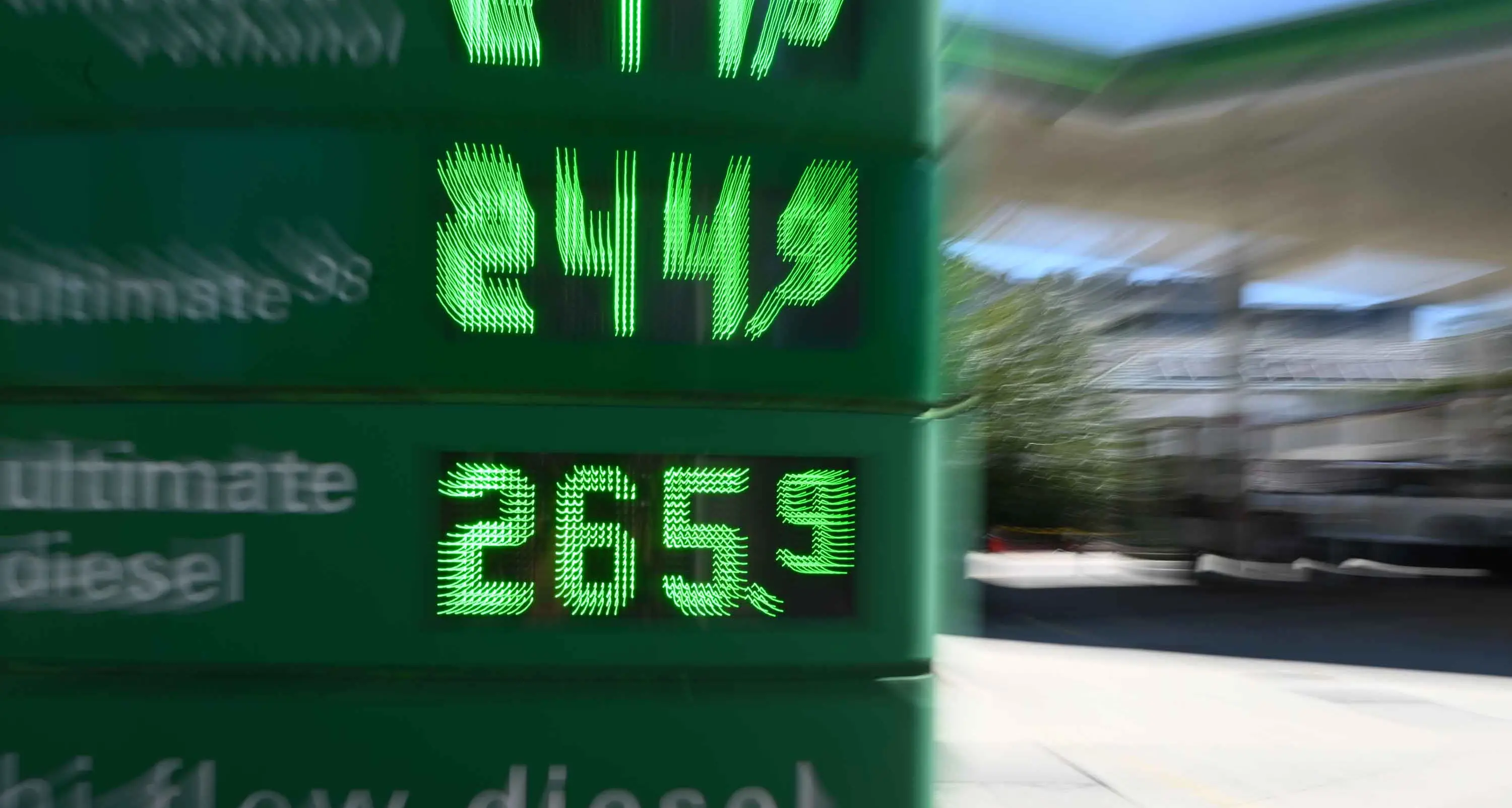 Push for fuel rationing in cities to reserve supply for regional areas