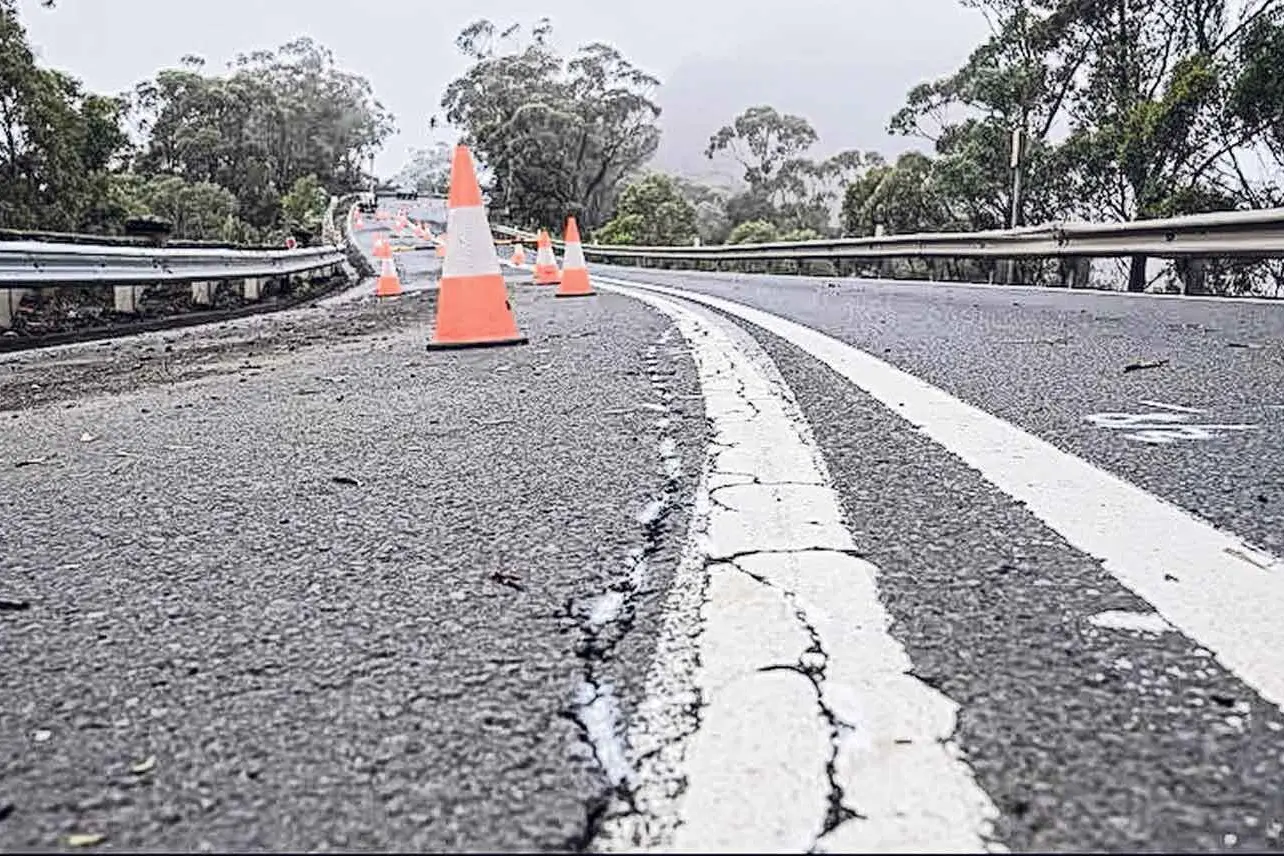 <p>Cracks in a convict-built bridge on Victoria Pass on the Great Western Highway, has seen the thoroughfare closed for urgent repairs. Photo: Transport for NSW</p>\\n