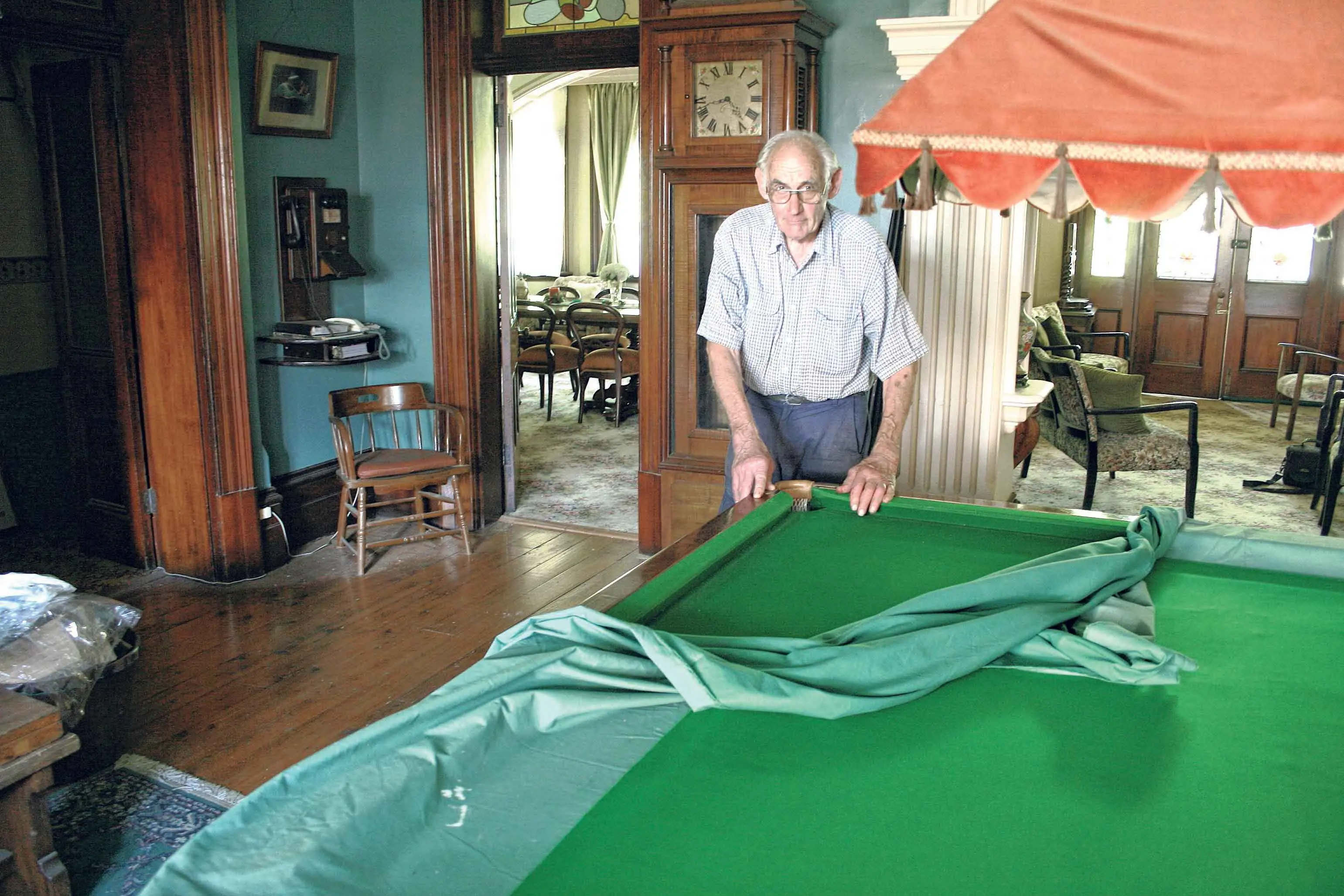 <p>Master for nearly 50 years of one of Orange\\u2019s great stately homes, Ian Vennard is also a lifelong master craftsman in the fine art of wood-working. Photo: Orange City Life.</p>\\n