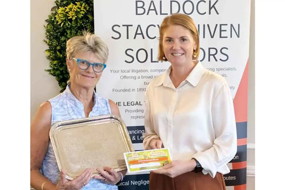 <p>B Grade scratch winner Gay Stone, with event sponsor Sally Ryan.</p>\\n