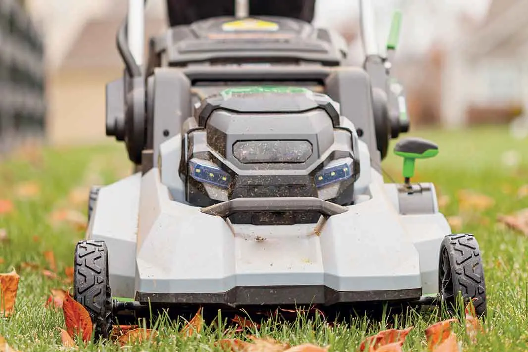 <p>Grasscycling and leafcycling can help save you money, reduce your water consumption and help the planet.</p>\\n