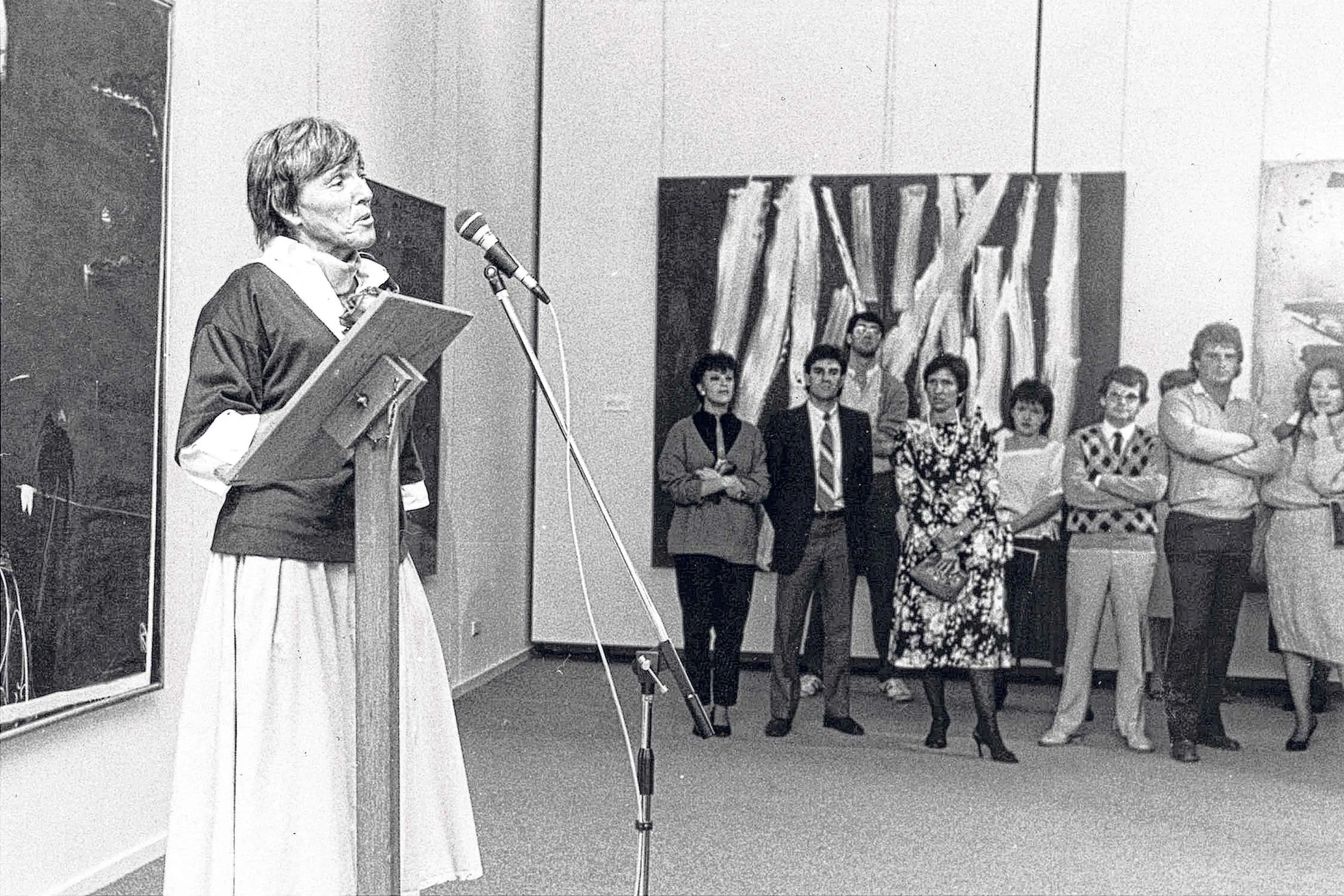 <p>Janie Raffin speaking at the opening of Orange Regional Gallery on April 19, 1986.</p>\\n