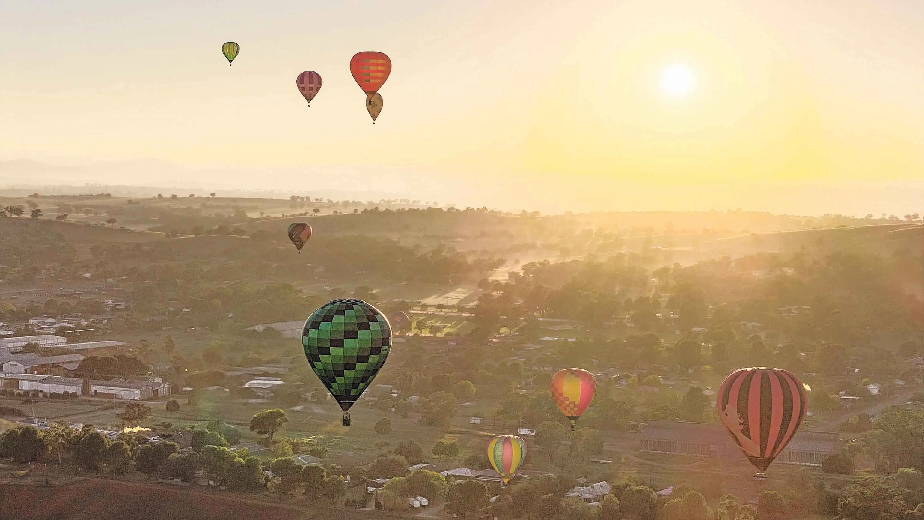Lift Off! Magic shots of Canowindra Balloon festival