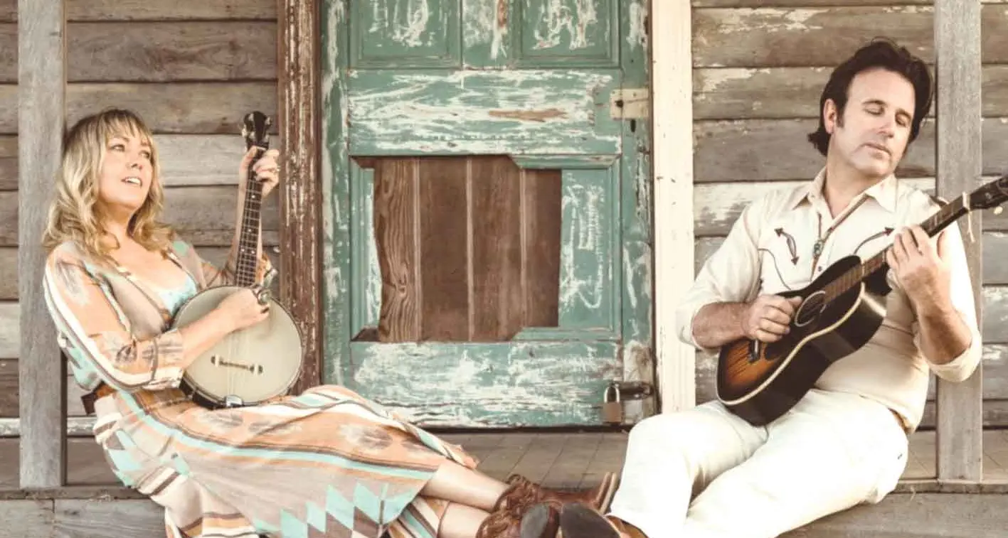 Sweet sound for tough times, with Golden Guitar duo’s Colour City gig