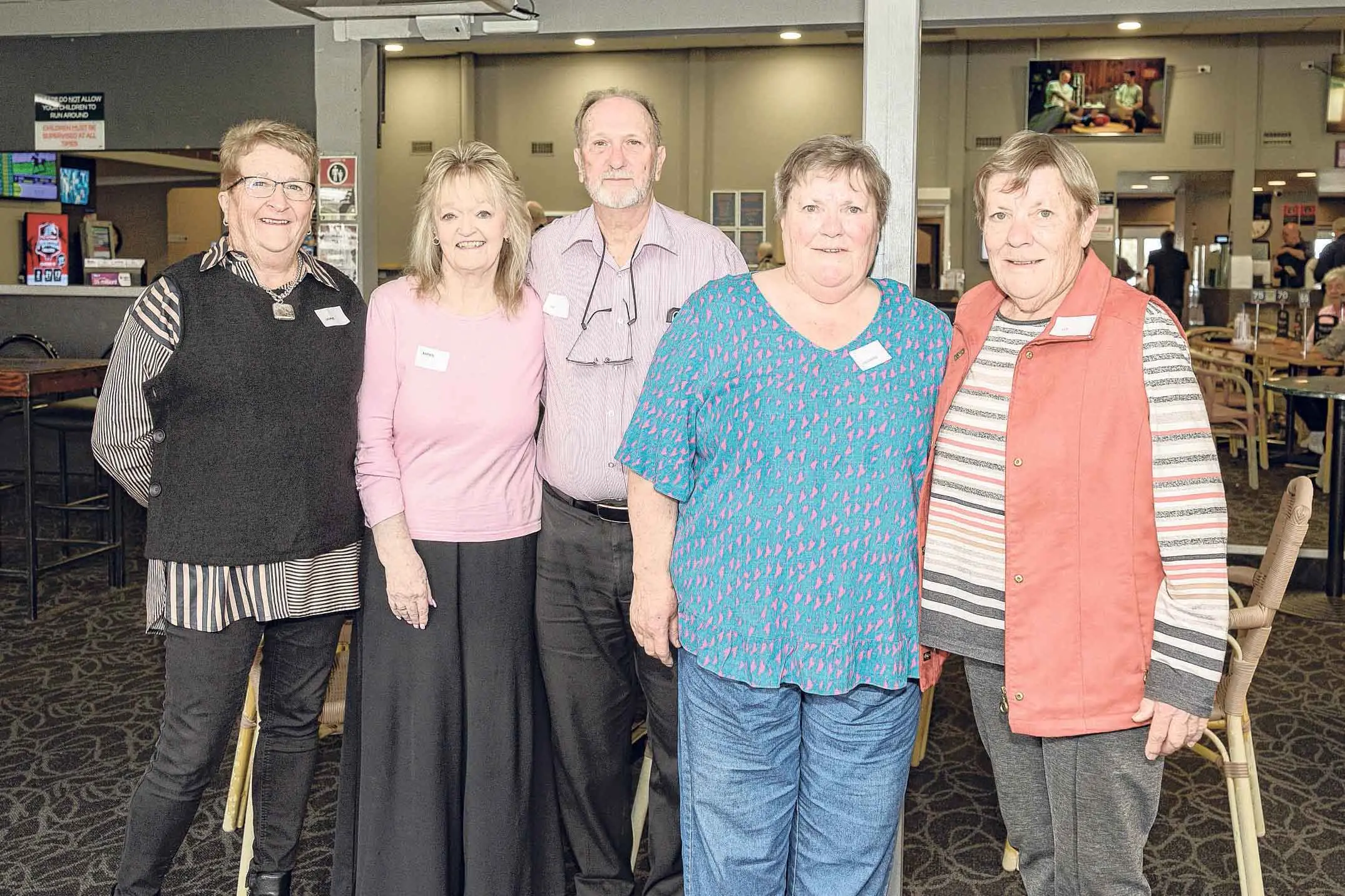<p>Leonie Winnell, Robin and Les Finn, Liz Kearney and Chris Orchard. Photo: Orange City Life. </p>\\n