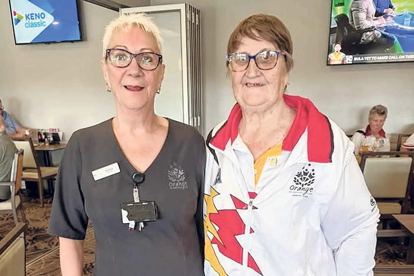 <p>Michelle George from Orange Ex-Services Country Club is presenting Vi Burton with her badge for 50 years as a member.</p>\\n