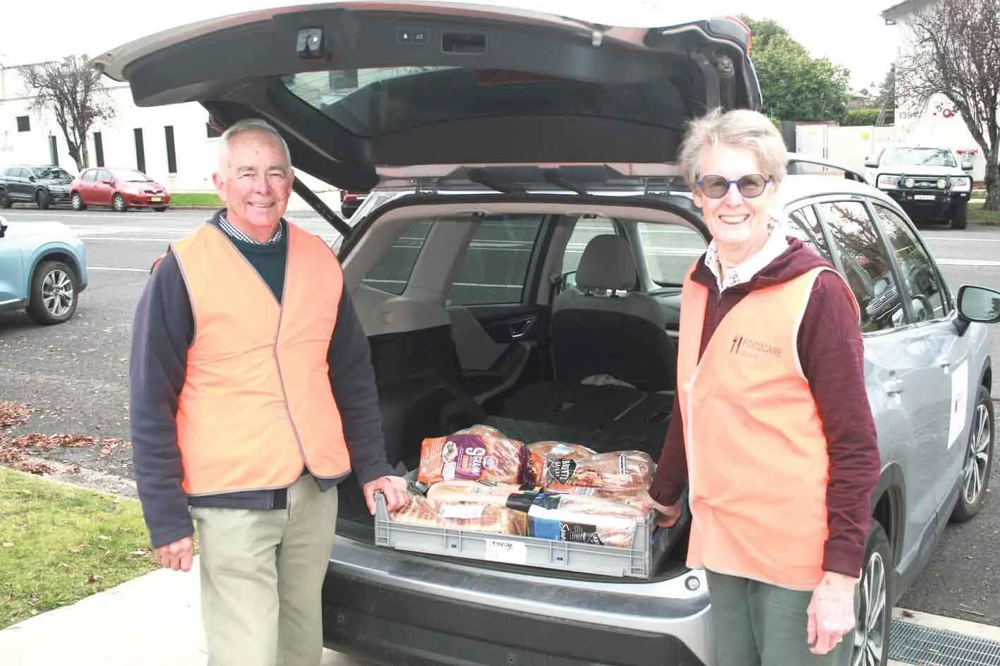 <p>FoodCare Orange volunteers David and Stephanie Kennedy. Photo: Orange City Life.</p>\\n