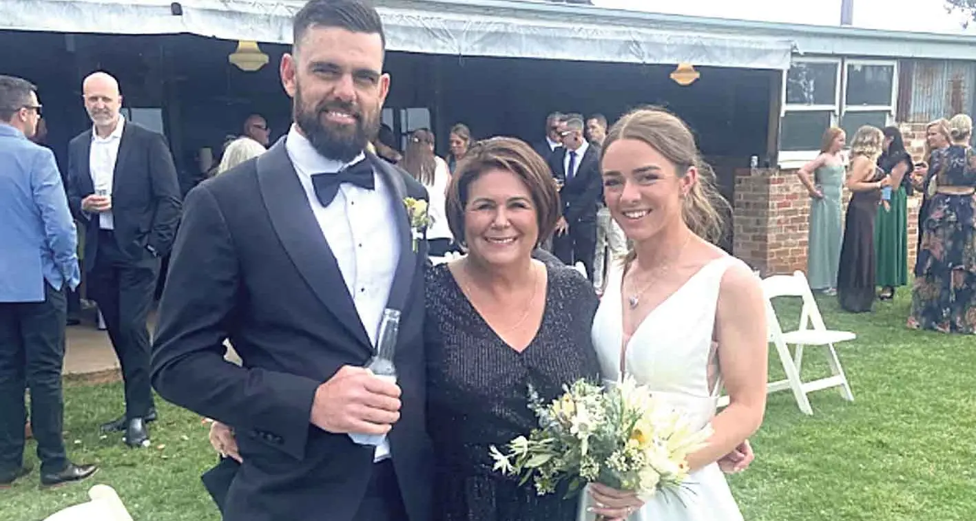 Celebrant and cake-maker: Donna your wedding go-to