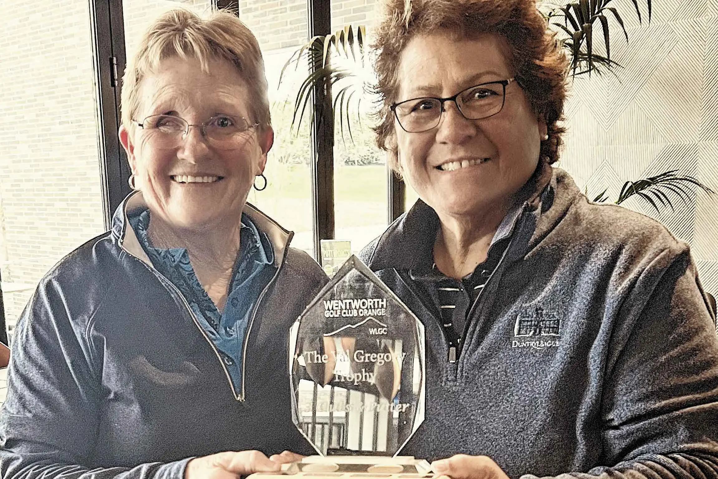 <p>A Grade winner Lee Pickett with overall winner Taua Holmes.</p>\\n