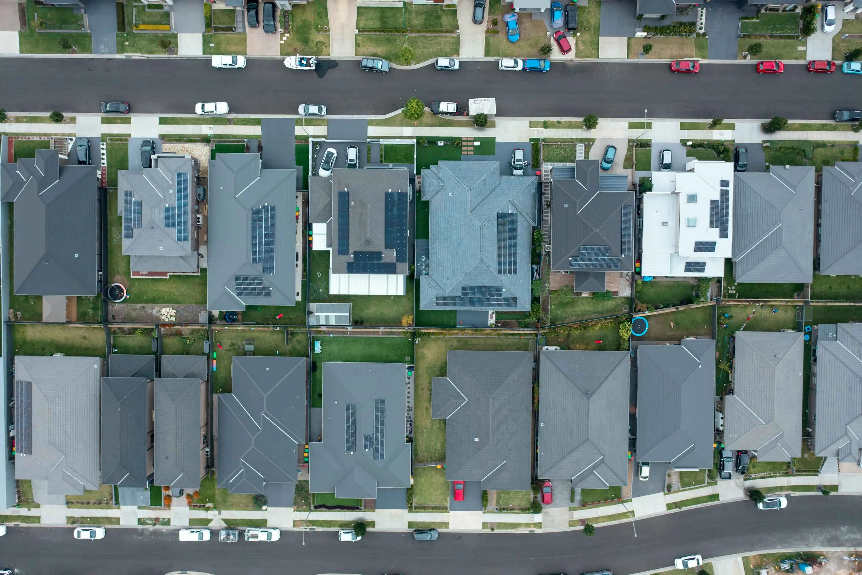 Home sellers still reap huge profits but cracks appear
