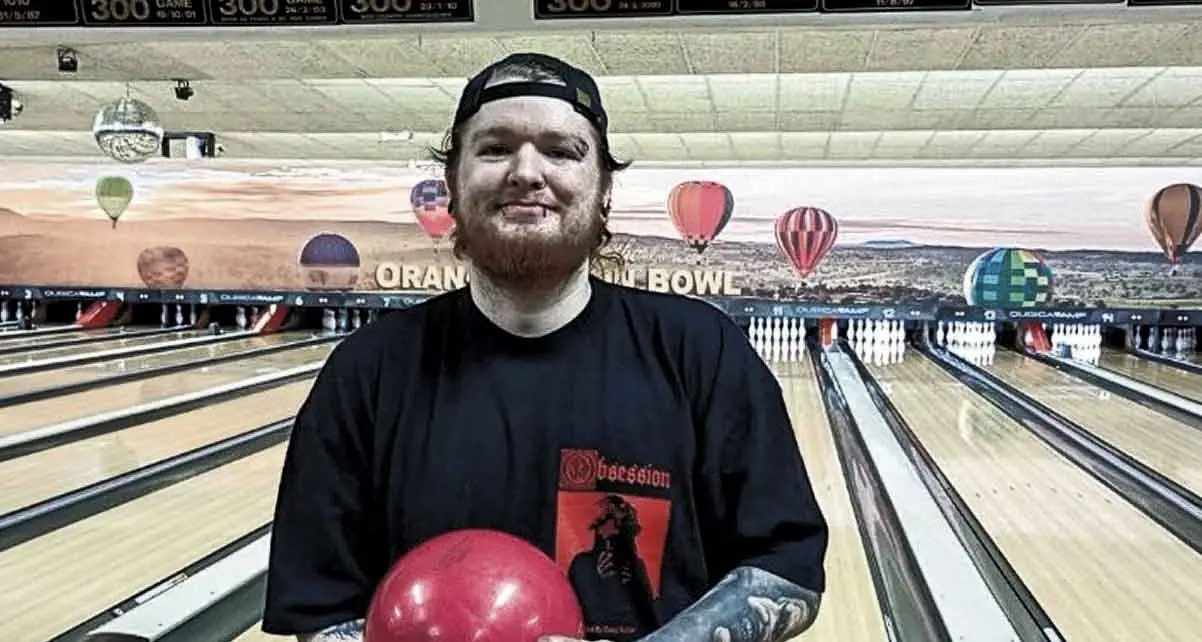 Gallagher and Swallow amongst the Stars at Tenpin Bowling
