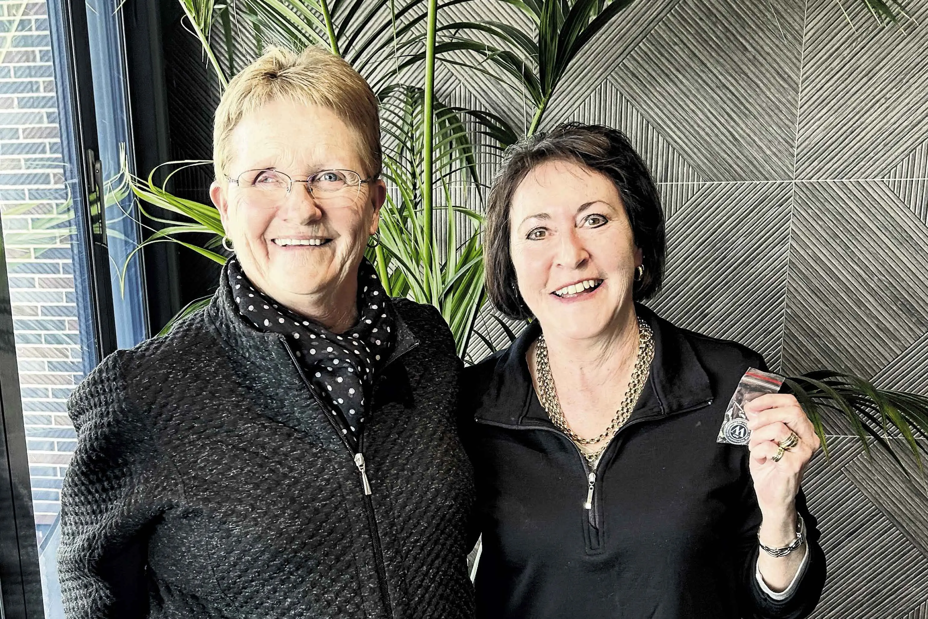 <p>Lee Pickett with Monthly Medal Winner Jan Moad.</p>\\n