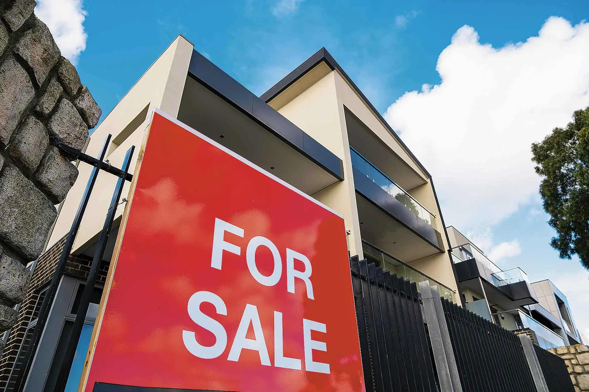 <p>A Sydney buyer\\'s agent said the opportunity for buyers was greater than any he had seen since the COVID-19 pandemic. Photo: Shutterstock</p>\\n