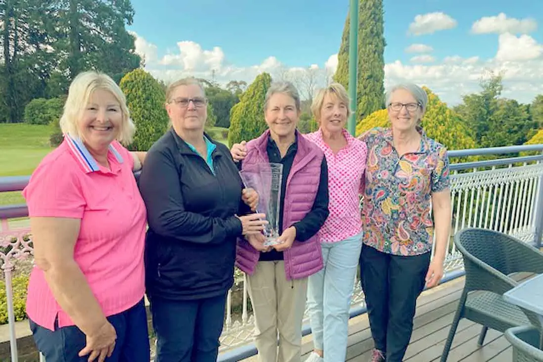 <p>Di Parker, Mary Lee, Ruth Swift, Barb Chapman, and Carol Hughes.</p>\\n
