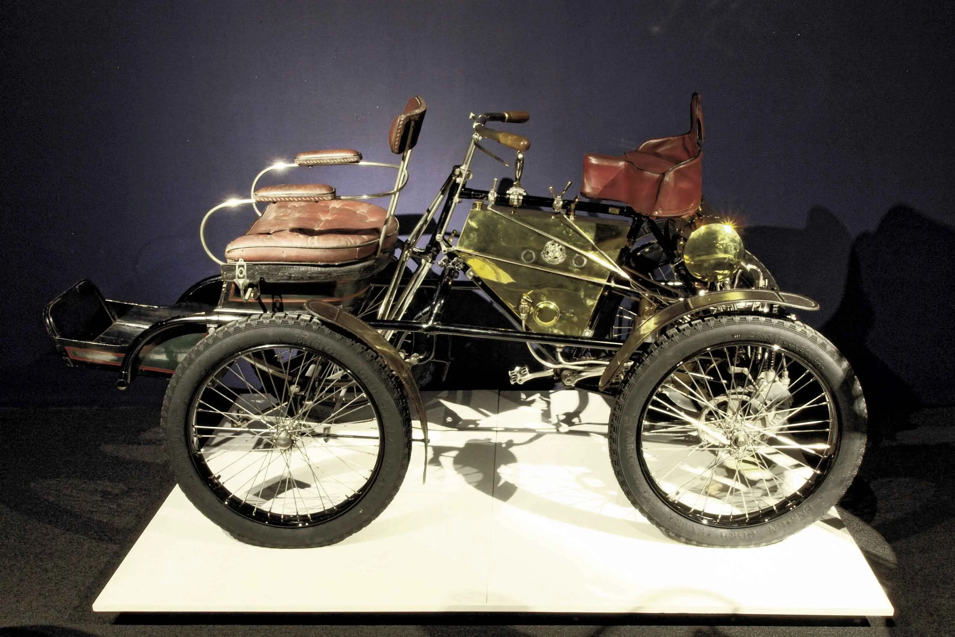 <p>A 1900 De Dion-Bouton Quadricycle photographed at the Louwman Museum, The Netherlands.</p>\\n
