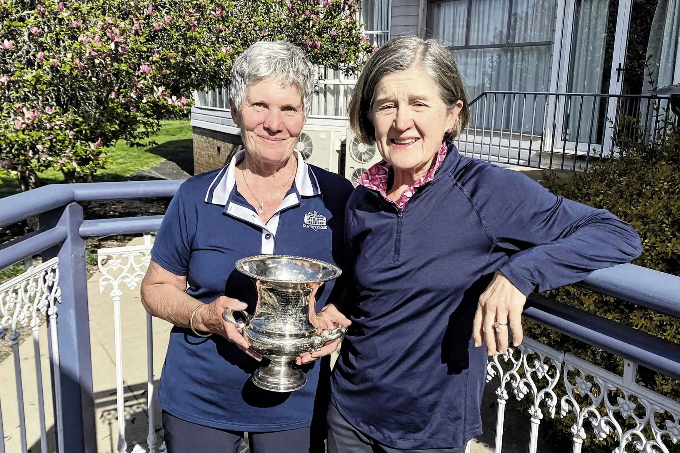 <p>Sadie Thomas Memorial Bowl winners Narelle Davidson and Jane Arnott.</p>\\n