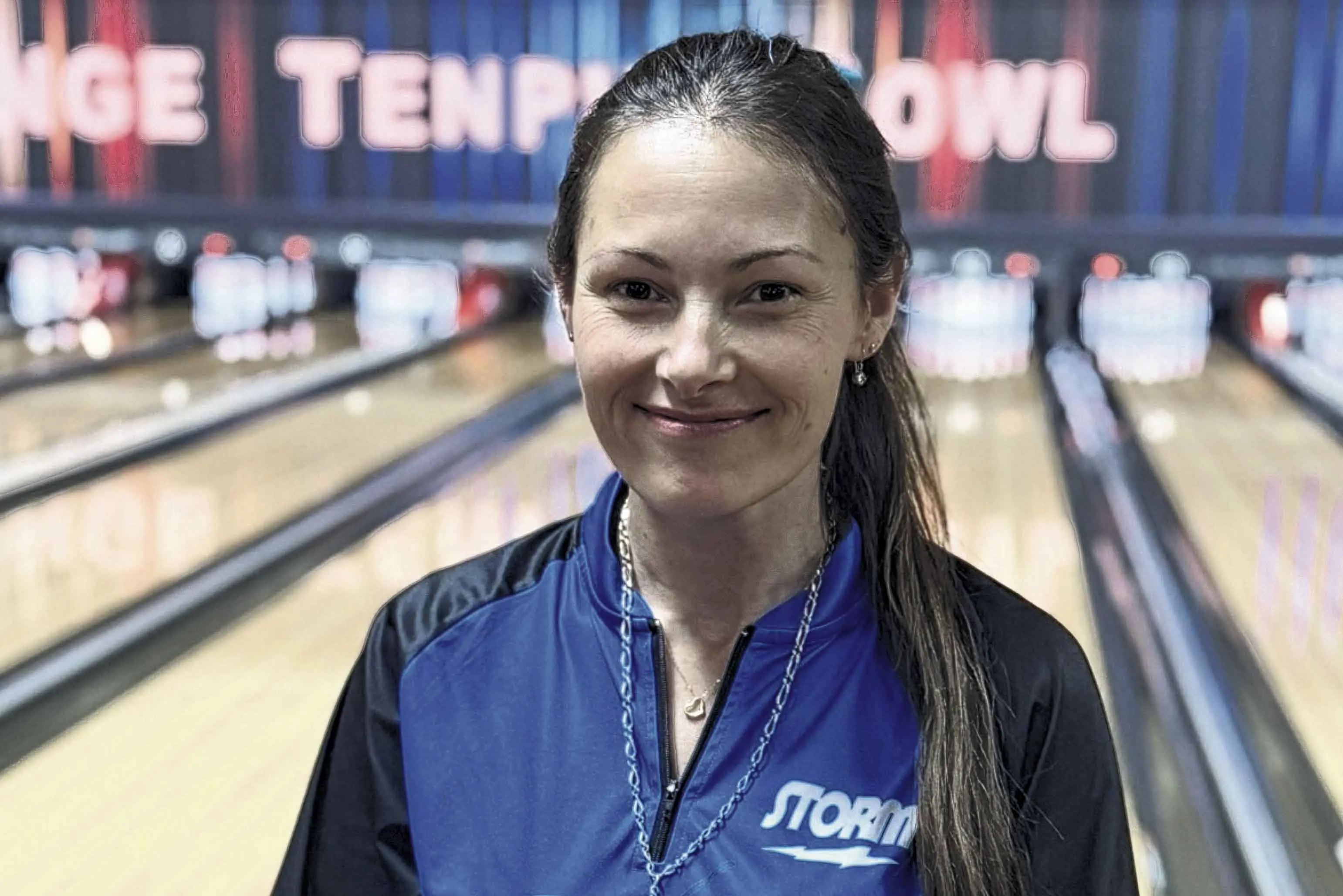 Anne-Marie Johnstone doubles up as Stars shine on the lanes