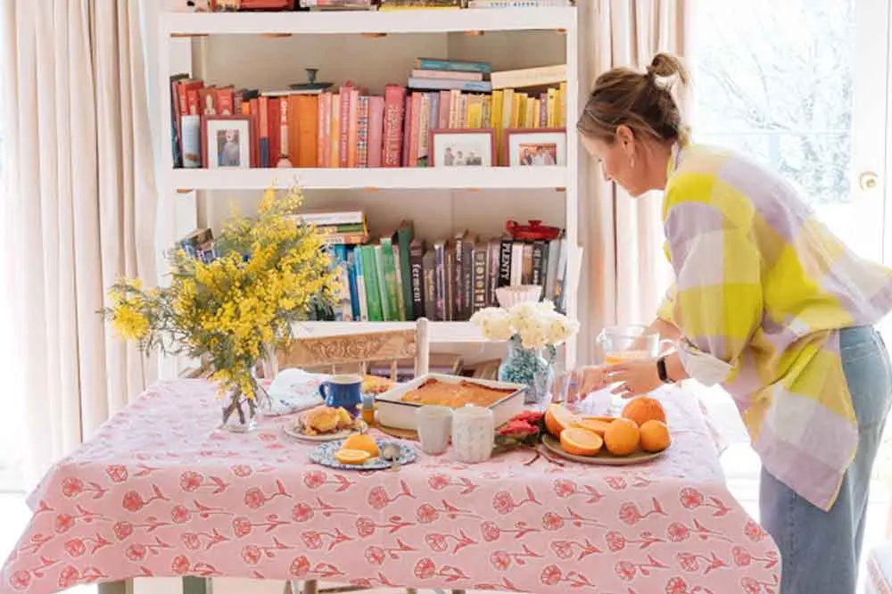 <p>Rishelle Kent \\u2013 one of the featured artists in the Palette for Good FoodCare fundraising initiative \\u2013 taking inspiration from foodie Sophie Hansen\\u2019s delicious culinary delights. Photo: Sophie Hansen @LocalLovely</p>\\n