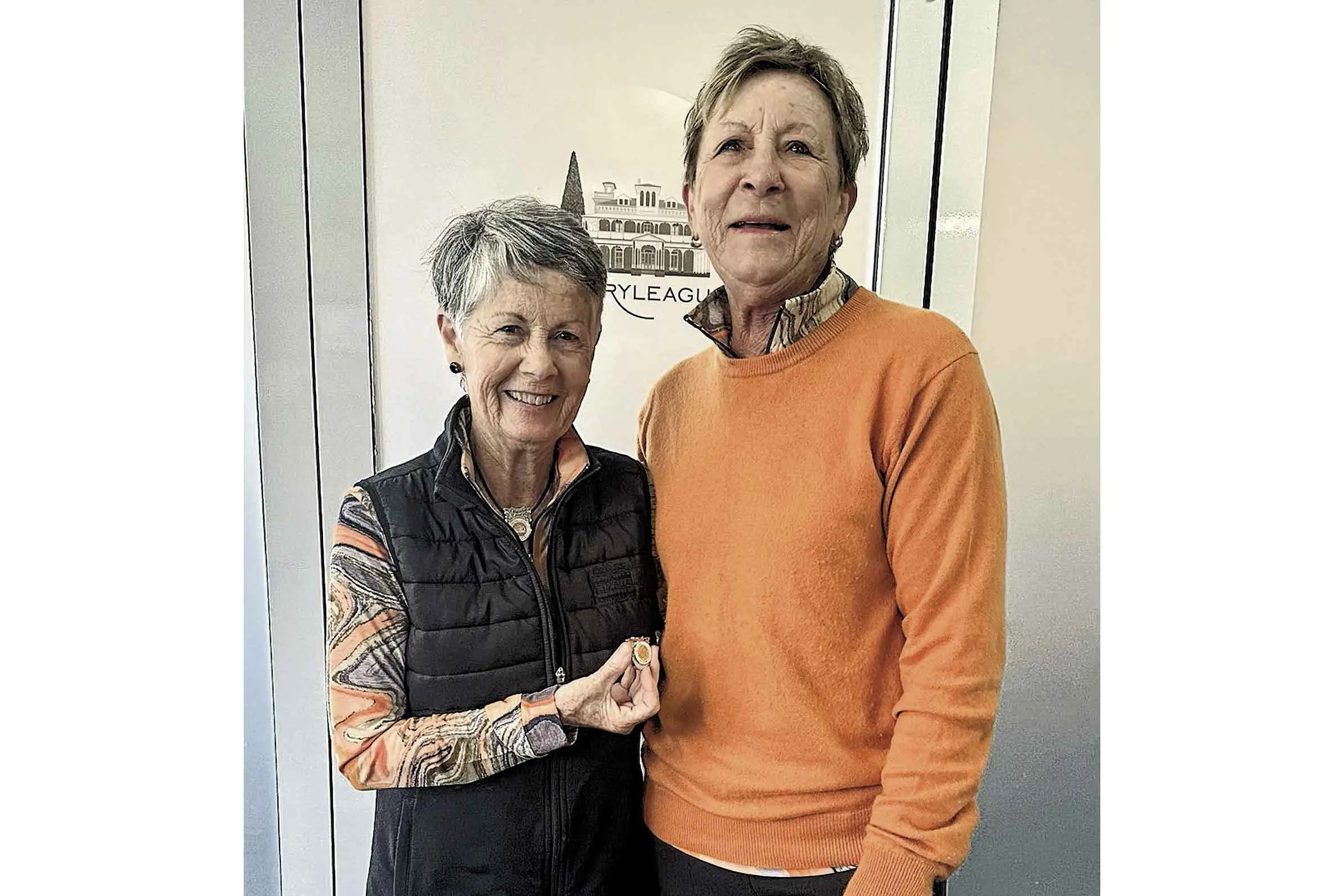 <p>Winners Robin Thompson and Kerry Kidd. Photo: Supplied. </p>\\n